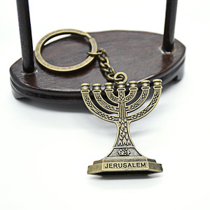 Llavero de Metal con Forma de Menorah, Latón, Diseño 3D en Relieve, Regalo de Jerusalén, Joyería - Product Image 4