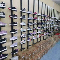 Sandales de sport au détail personnalisées, pantoufles, vendeur de chaussures, présentoir de baskets, présentoir de magasin