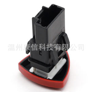 สวิตช์ฉุกเฉินรุ่น 8200442724 สำหรับรถเรโน ลาเกอร์นา/มาส  สภาพใหม่และมือสอง - Product Image 1