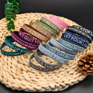 कस्टम सिलिकॉन कंगन आपके स्वयं के रबर रिस्टबैंड को संदेश या लोगो के साथ उच्च गुणवत्ता वाले व्यक्तिगत कलाई बैंड बनाते हैं - Product Image 6