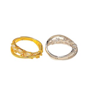 Anello a forma di croce, gioiello da donna alla moda per l'uso quotidiano - Product Image 1