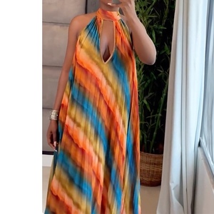 Vestido Maxi Plisado con Cuello Halter y Estampado Tie-Dye para Mujer - Vestido Formal con Espalda Descubierta y Corte Asimétrico - Product Image 2