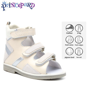 Sandales d'été blanches pour bébé fille en gros, chaussures plates orthopédiques confortables pour enfants, respirantes et adorables - Product Image 1