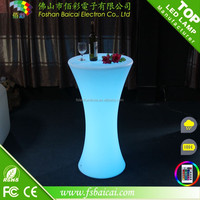Ensemble table et chaises LED à design moderne, changeant de couleur, étanche, à pieds hauts, mobilier de bar pour la maison, la cuisine, l'hôtel, les réunions annuelles d'entreprise, produits rotomoulés