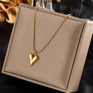 XL019 elegante corazón colgante collar 18K Oro Laminado titanio acero minimalista y versátil joyería para mujer - Product Image 6