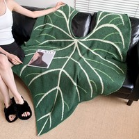 Neuartige Riesenblatt-Acryl-Strickdecke Weiche Halbplüsch-Dekor-Bettdecke Unregelmäßige Form Sofa Camping Nickerchen Urlaubsgeschenk