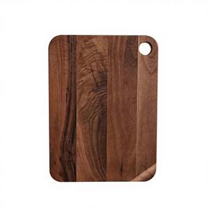 Planches à découper en bois de <span class=keywords><strong>noyer</strong></span> noir en gros, planches à découper de cuisine en gros avec trous percés, design suspendu, usage domestique - Product Image 1
