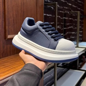 Chaussures décontractées haut de gamme, bottes de randonnée ultra-légères à semelle fine pour l'extérieur ; chaussures de course authentiques et confortables, couleur unie - Product Image 1