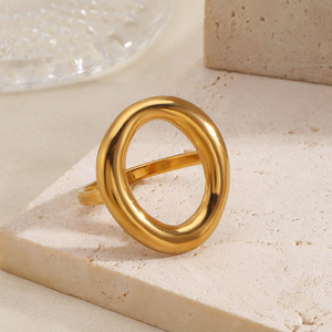 Bague en acier inoxydable plaqué or 18 carats anti-ternissement, design ligne simple, élégante, cadeau de fête pour femme - Product Image 6