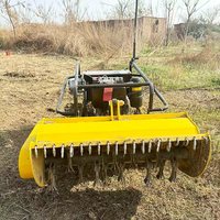 Tondeuse sur chenilles à grand réservoir de carburant pour une tonte ininterrompue sur les grandes prairies des ranchs périurbains