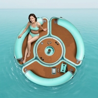 Île flottante gonflable en PVC avec ponton et plateforme lounge aquatique, dotée d'un tapis de pont en EVA imitation teck, pour fêtes sur lac ou océan