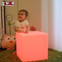 Fabricant chinois de haute qualité, fournisseur de cubes LED lumineux en polyéthylène à 16 couleurs changeantes, 16x16x16