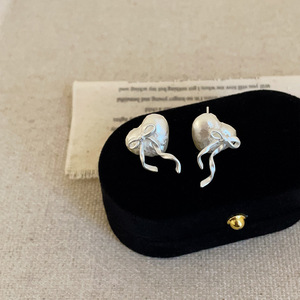 ต่างหูเงินทรงเรขาคณิตประดับเพชรซิรคอน ดีไซน์เฉพาะตัว สไตล์เกาหลี เรียบง่าย มินิมอล โทนสีเย็น เหมาะสำหรับงานหมั้น - Product Image 5