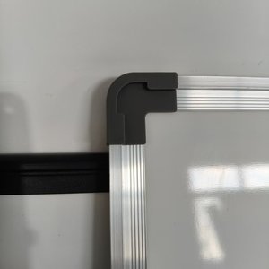 Lavagna Standard con Cornice in Alluminio da Parete, Superficie in Acciaio Laccato, Dimensioni Personalizzabili, Logo e Porta Penna Inclusi - Product Image 3