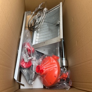 Pièces d'équipement d'élevage de poulets de chair : <span class=keywords><strong>Tuyau</strong></span> d'eau rond et carré en <span class=keywords><strong>PVC</strong></span>, Abreuvoir à tétine en acier, Coupe-goutte, <span class=keywords><strong>Mangeoire</strong></span> pour poussins - Product Image 4
