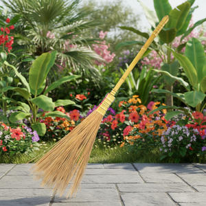 Escoba de jardín de palma natural con mango de bambú, hecha en Indonesia. - Product Image 6