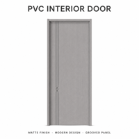 Porte intérieure moderne en PVC gris clair à panneaux rainurés avec détail en losanges entrelacés, finition mate pour chambre et appartement