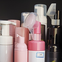 Usine Couleurs En Plastique Cosmétique Mousse Pompe Bouteille 100ml Distributeur Pulvérisation Applicateur Bouteille avec Brosse Haut pour Nettoyant Mouss
