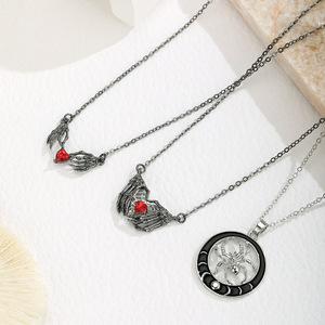 Collar con colgante de garra de corazón de esqueleto, aleación de zinc, estilo gótico punk para fiesta, hombres y mujeres - Product Image 2
