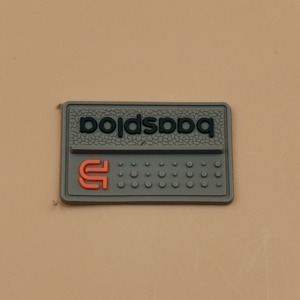 Tùy chỉnh 3D dập nổi <span class=keywords><strong>Silicone</strong></span> logo mềm PVC nhãn và cao su vá phụ kiện lưỡi cho Ba lô & giày trang trí - Product Image 1