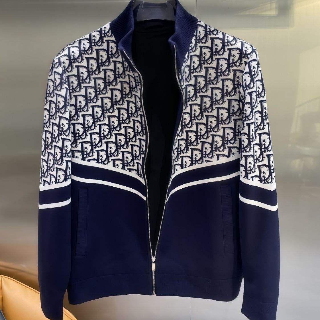 สีกรมท่า