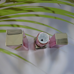 หลอดลิปสติกสี่เหลี่ยมสีชมพูโรสแบบขายส่ง วัสดุ ABS พร้อมบริการสกรีนโลโก้ OEM บนภาชนะบรรจุลิปสติก - Product Image 3
