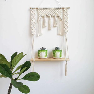 Estante colgante de pared de macramé estilo bohemio arte de pared flotante tejido a mano para decoración del hogar para sala de estar o baño - Product Image 3