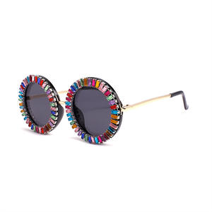 Venta al por mayor <span class=keywords><strong>de</strong></span> gafas <span class=keywords><strong>de</strong></span> sol con montura personalizada y diamantes <span class=keywords><strong>de</strong></span> imitación para hombres y mujeres, montura dorada con <span class=keywords><strong>lentes</strong></span> UV400, accesorio glamuroso para vestido <span class=keywords><strong>de</strong></span> fiesta y club nocturno - Product Image 3