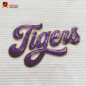 カスタム大学ゲームデーサッカーチームロゴ刺繍大キラキラスパンコールスポーツパッチ衣服用アイロン - Product Image 4