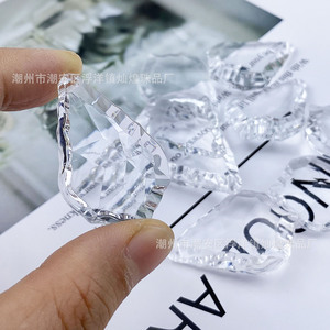 Colgante de Hoja de Arce Acrílico Transparente Facetado, Adorno para Boda, Abalorio DIY, Hecho en Chaozhou - Product Image 1