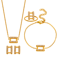 Parures de bijoux fantaisie en gros en acier inoxydable plaqué or 18 carats avec zircon, comprenant collier à pendentif rectangulaire, bracelet, boucles d'oreilles et bagues pour femmes