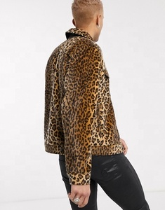 ZY Ultima Moda Giacca Western da Uomo con Colletto Aperto, Abbottonatura Frontale, Corta, in Ecopelliccia con Stampa Leopardata - Product Image 3