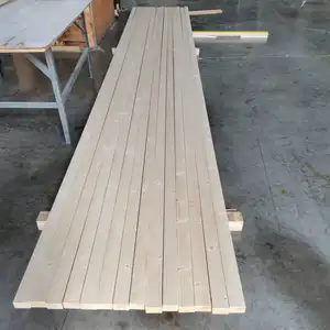 Factory Hot Selling Construction Verwenden Sie Cedar Sawn Wood 2x4 Clear Pine Lumber Timber für den Bau von Pine Wood