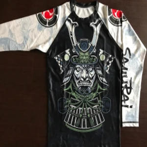 Camiseta de Compresión para Hombre con Logotipo Personalizado |   Camiseta Interior Deportiva de Alta Elasticidad |   Ropa Deportiva Transpirable Sublimada al por Mayor - Product Image 3