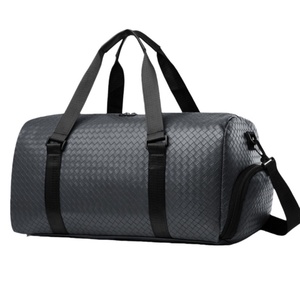 Sac de sport unisexe tendance en cuir PU, grande capacité, imperméable, portable, avec compartiment à chaussures, logo personnalisé - Product Image 2