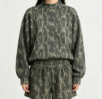 Ensemble décontracté deux pièces pour femme : sweat-shirt oversize à col montant imprimé camouflage arbre et short assorti – Tenue de sport streetwear