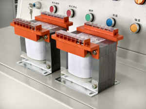 110V から <span class=keywords><strong>220V</strong></span> への 昇圧 コンバーター 単相 変圧器 - Product Image 4