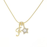 Collier pendentif en or plaqué 22 carats en forme d'étoile de Noël, bijoux minimalistes à la mode, cadeau polyvalent et tendance pour femmes