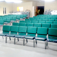 Chaises rembourrées épaisses personnalisées OEM pour pasteur, chaises d'église empilables en tissu rembourré pour auditorium