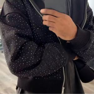 Fabricants de vêtements streetwear : Sweat à capuche zippé en molleton bouclette, personnalisé avec broderie, effet vintage délavé à l'acide, déchiré et orné de strass - Product Image 3