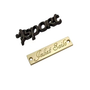 ป้ายโลหะแบบกำหนดเอง คุณภาพสูง สำหรับกระเป๋าถือ ด้านหลังแบบแบน มีสองขาเสียบด้านหลัง - Product Image 5