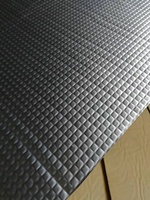 Rouleau de feuillard isolant en mousse de caoutchouc noir flexible avec adhésif/feuillard isolant en mousse de caoutchouc ignifuge avec feuille d'aluminium