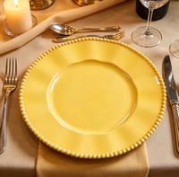 Assiettes de présentation en plastique perlées blanches de 13 pouces, motif moderne durable, personnalisables pour la décoration de la maison et des événements de mariage