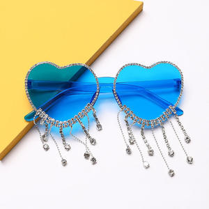Candy color love nappel Y2K occhiali da sole moda cuore senza cornice PC <span class=keywords><strong>un</strong></span> pezzo lente oceano nappe strass occhiali da sole donne - Product Image 6