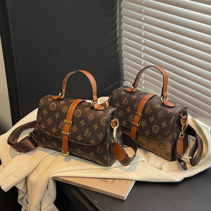 กระเป๋าถือสะพายไหล่ผู้หญิง PU พิมพ์ลายคุณภาพสูง ดีไซน์ใหม่สไตล์เรโทร แฟชั่นข้ามพรมแดน เข้าได้กับทุกชุด ผลิตจากโพลีเอสเตอร์ ซิปปิด ขนาดเล็ก สีแทนจิง - Product Image 2