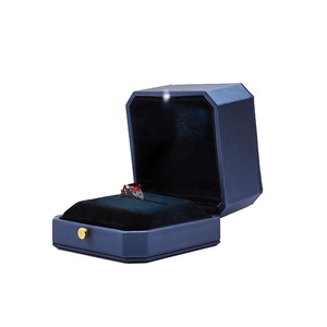 Professional jewel packaging set manufacturer PU leather jewellery boxes with LED light luxury led ring box