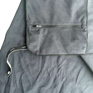 Toalla de Gimnasio de Microfibra Ecológica Personalizada con Bolsillo con Cierre, Fácil de Guardar, Ideal para Playa, Camping y Eventos Deportivos - Product Image 2