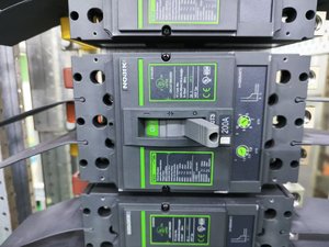 Panneau d'appareillage basse tension OEM <span class=keywords><strong>6000A</strong></span> 1200A Cartes électriques Panneau électrique Boîtier de distribution d'énergie - Product Image 6