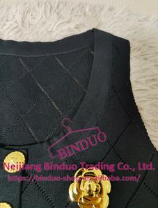 Nouveau Débardeur Coupe Ajustée à Col en V sans Manches Tendance et Décontracté - Product Image 5