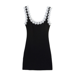 Ceci est une nouvelle <span class=keywords><strong>robe</strong></span> à licou tricotée à la mode, à la mode, à la forme et à l'oreille, de style d'été, blanche et <span class=keywords><strong>noire</strong></span>, simple et <span class=keywords><strong>courte</strong></span> - Product Image 3